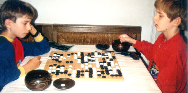 Georg und Stephan beim Go-Spiel